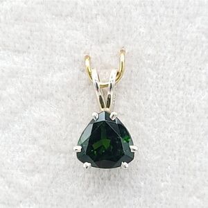 𝅺green Tourmaline trillion cut solitaire pendant 14k